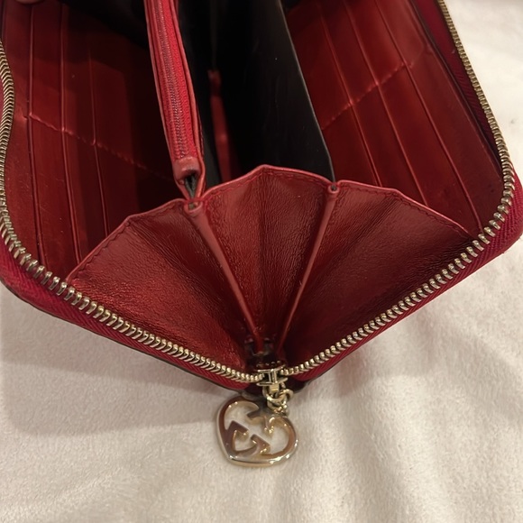 Authentic Gucci Interlocking Heart Zip Wallet - Picture 9 of 11